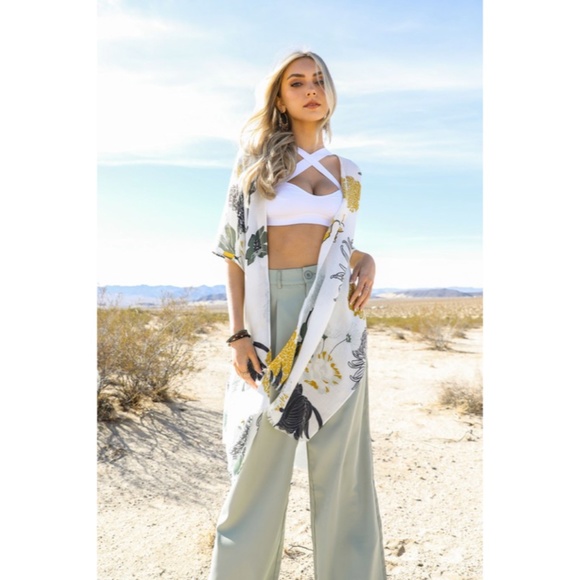 SOLD OUT White Floral Flower Bohemian Print Motif Kimono Wrap Coverup Open Top - Picture 2 of 3